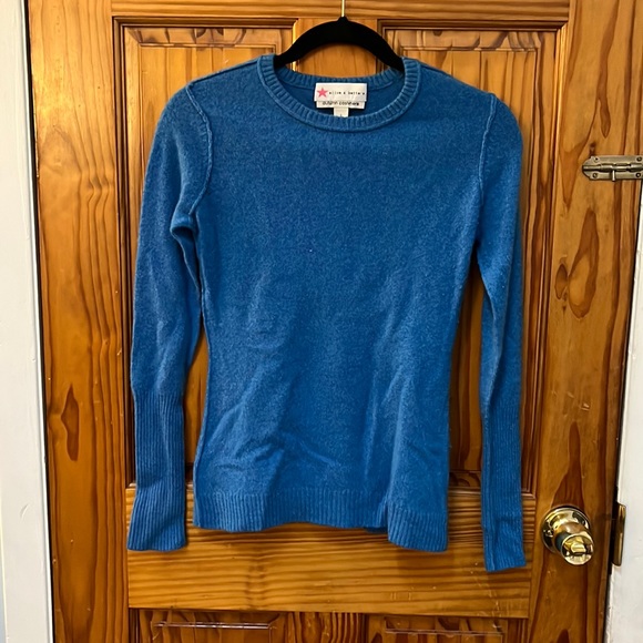 Olive & Bette’s sweater - Picture 1 of 2